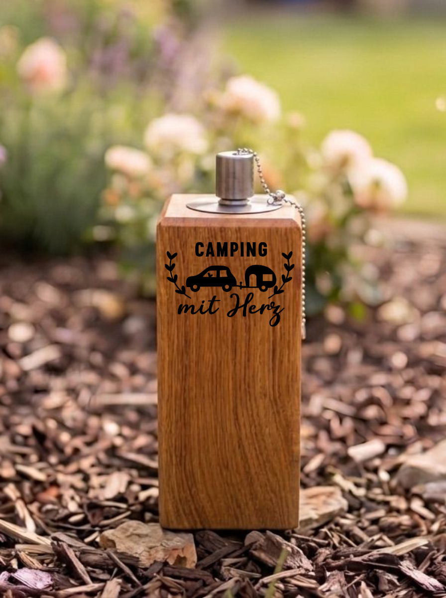 Gartenfackel aus Eiche – 20 cm – Motiv: Camping